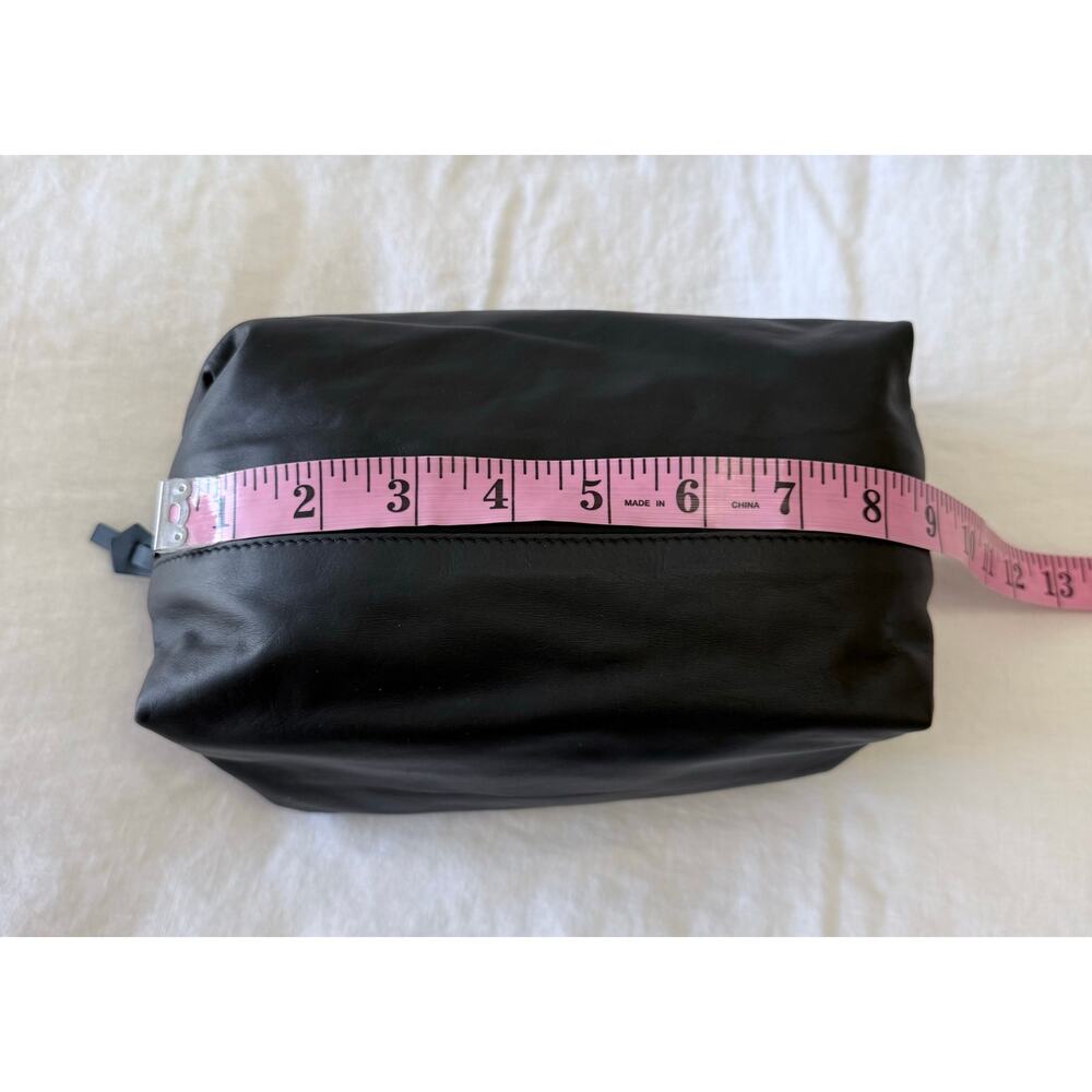 Bottega Veneta | Black Calfskin Leather Hidrology Zip Pouch | Travel Bag Case - Picture 7 of 15
